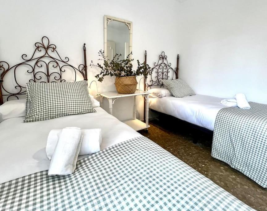 Playamar Deluxe Pool & Sinese Design Homes Torremolinos